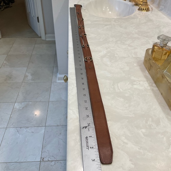 Leather belt with dark bronze buckle and circle detail, some tarnish, size small - Picture 8 of 10